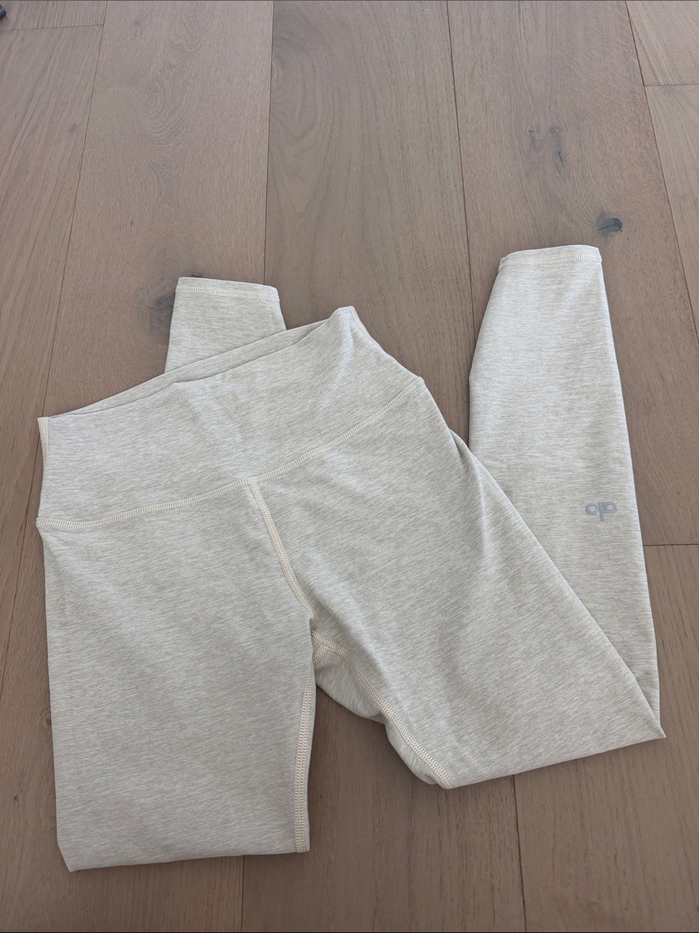 Alo Yoga Airbrush Oatmeal Scoop Bralette & Legging Set - Cream Size Small - Picture 7 of 9